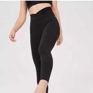 OFFLINE Real Me High Waisted Crossover Legging